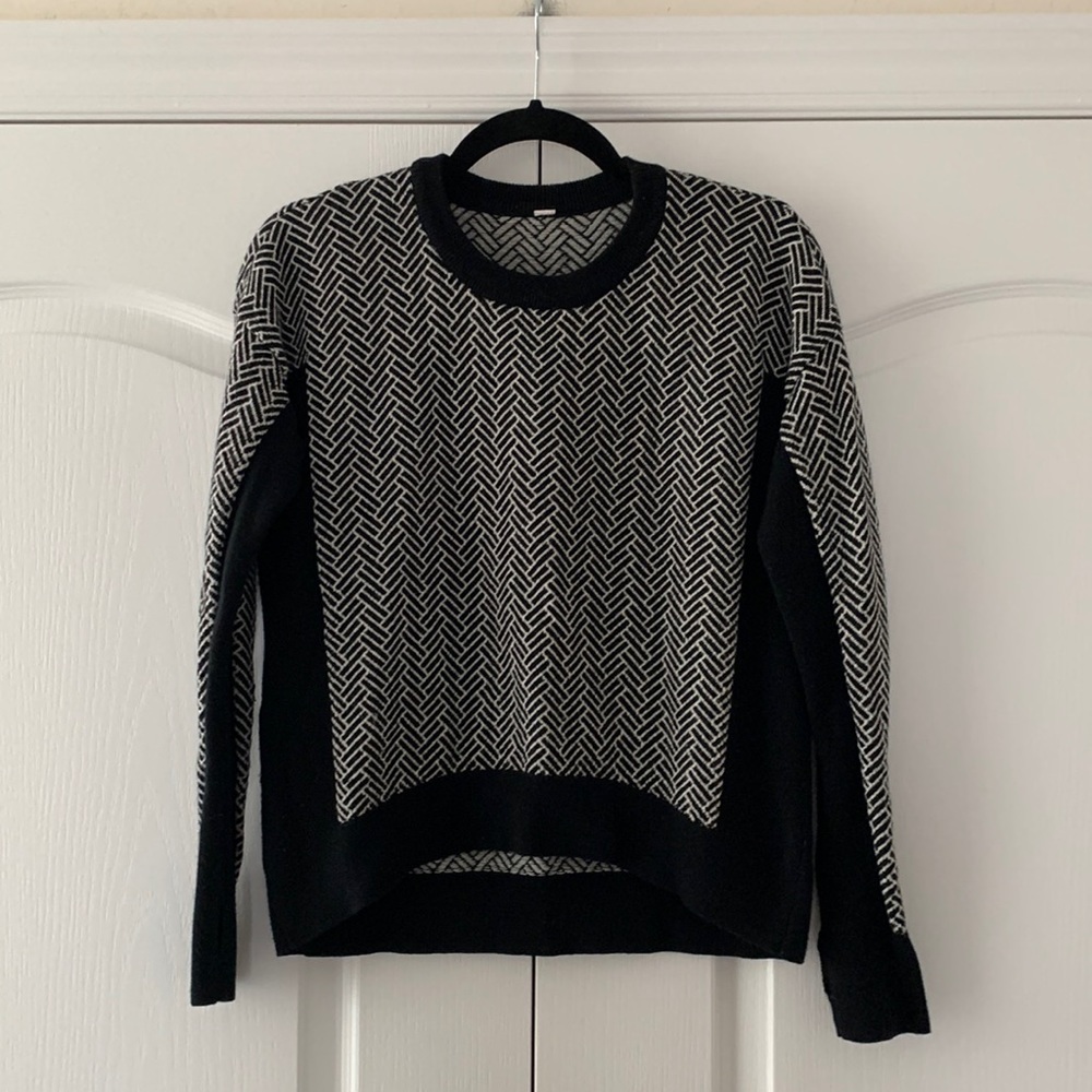 EUC Lululemon sweater